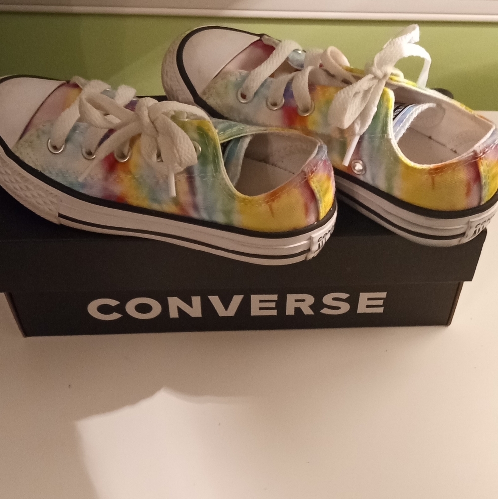 Sneakers - Picture 2 of 4